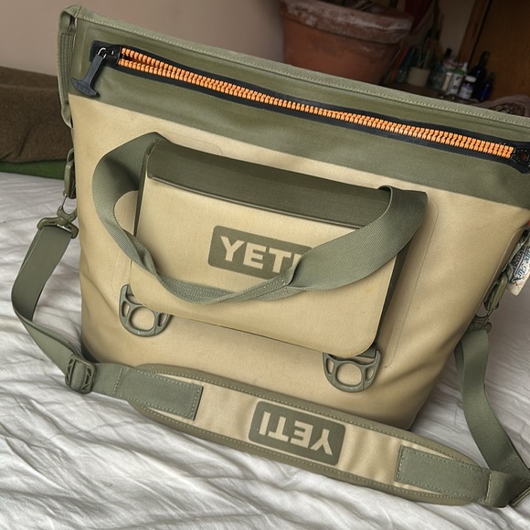 YETI hopper 20 with sidekick dry bag - Picture 4 of 5
